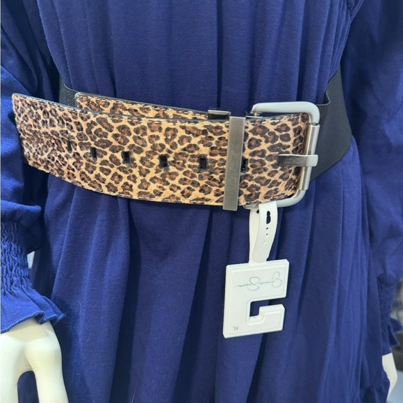 Jessica Simpson Wide leopard print belt w elasticized band with Buckle closure - Picture 2 of 13